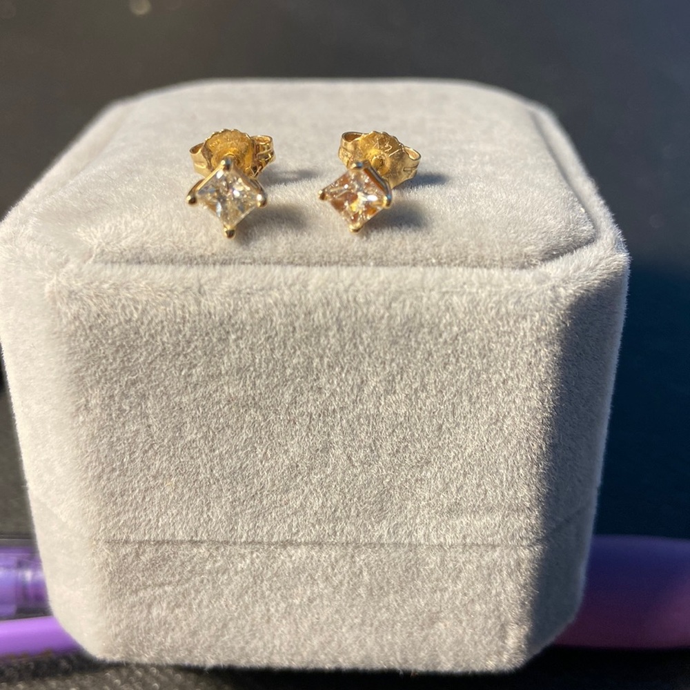 0.5 ctw Princess cut diamond studs 14kt yellow gold